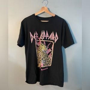 Def Leppard Graphic Band Tee